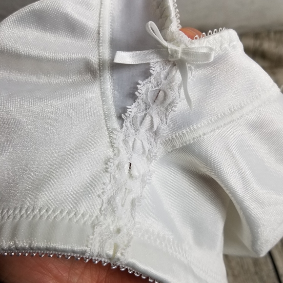 Bali Superb All - Around Support Wirefree Bra Size 38B - Picture 2 of 6